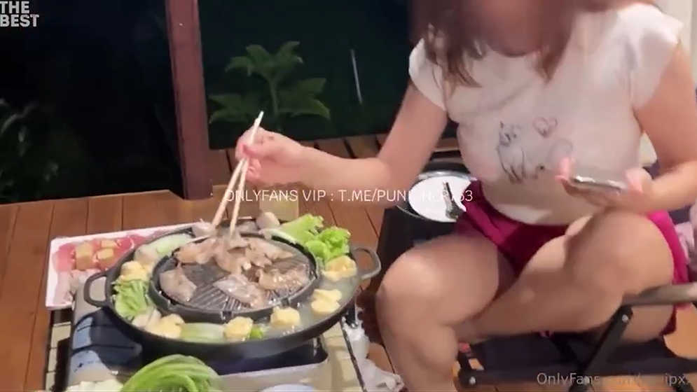 xxxหนัง คลิปหลุด zxvipxx กินหมูกะทะกันฟินก่อนจัดกันตอนอาบน้ำแบบเด็ดๆ จับโม๊คควยให้รัวๆก่อนโดนจับกระเด้าหีเย็ดรัวๆจนน้ำแตกร้องครางลั่น